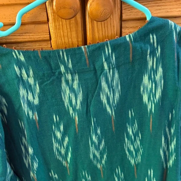 NWT 🌸 J. Jill Teal and white Patterned Blouse Size Medium - Picture 6 of 10